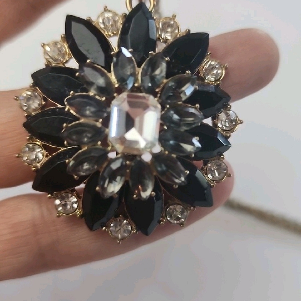 #22 Beautiful Rhinestone Necklace Vintage